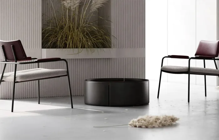 mano coffee table with stramger chairs