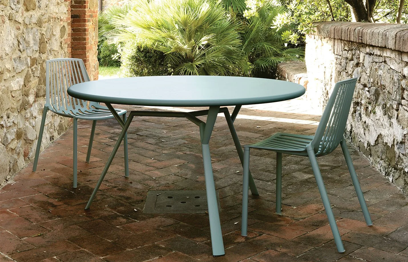 radice aluminium outdoor round table 1